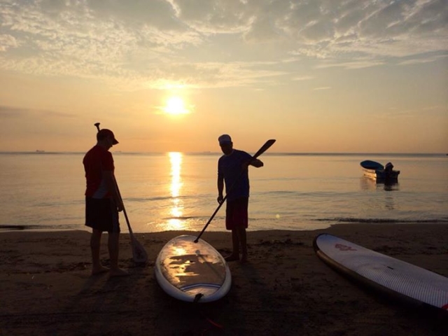  SUP bei Sonnenuntergang 